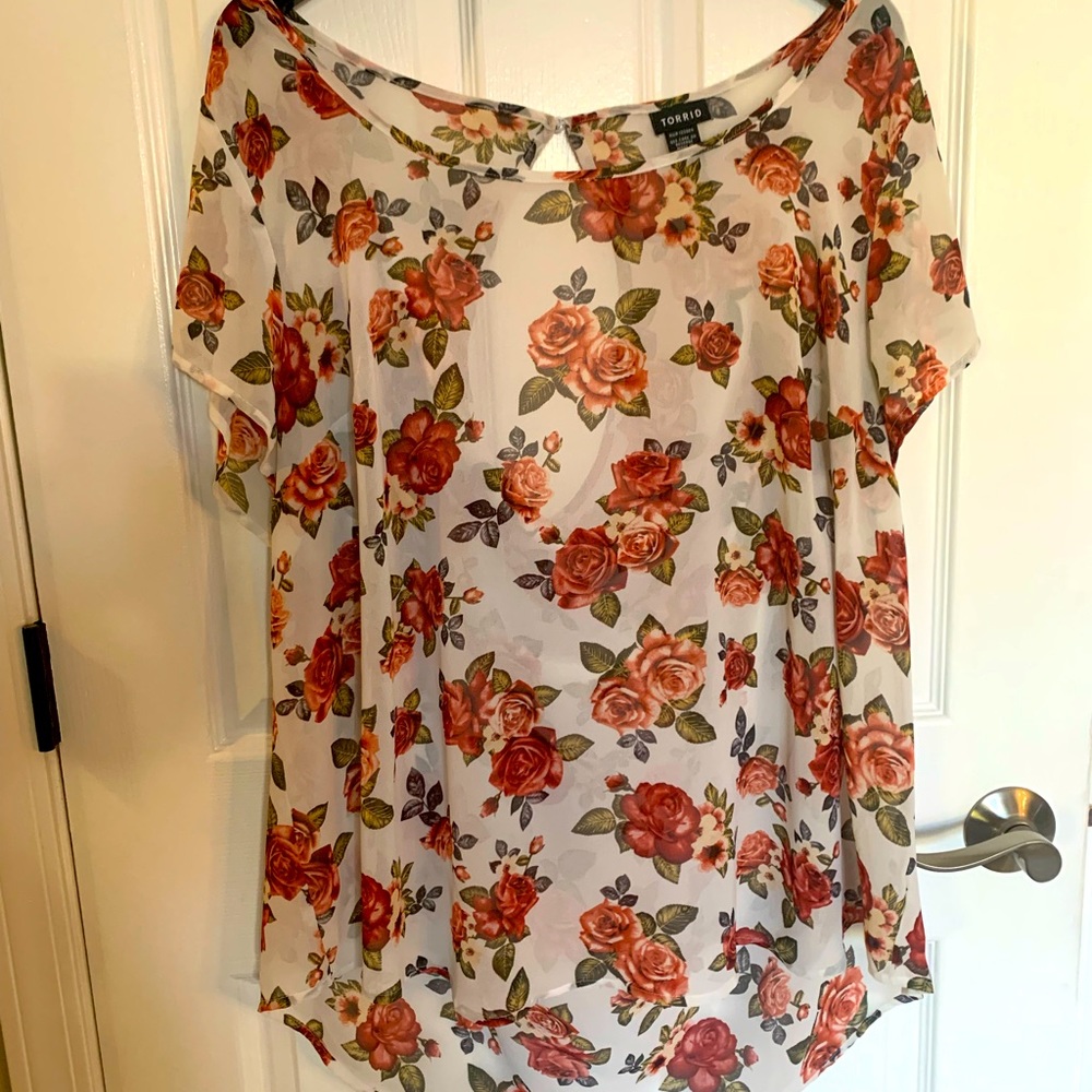 Torrid Womens Plus Size 2 2X Sheer Rust Rose Print Hi Lo Blouse Top